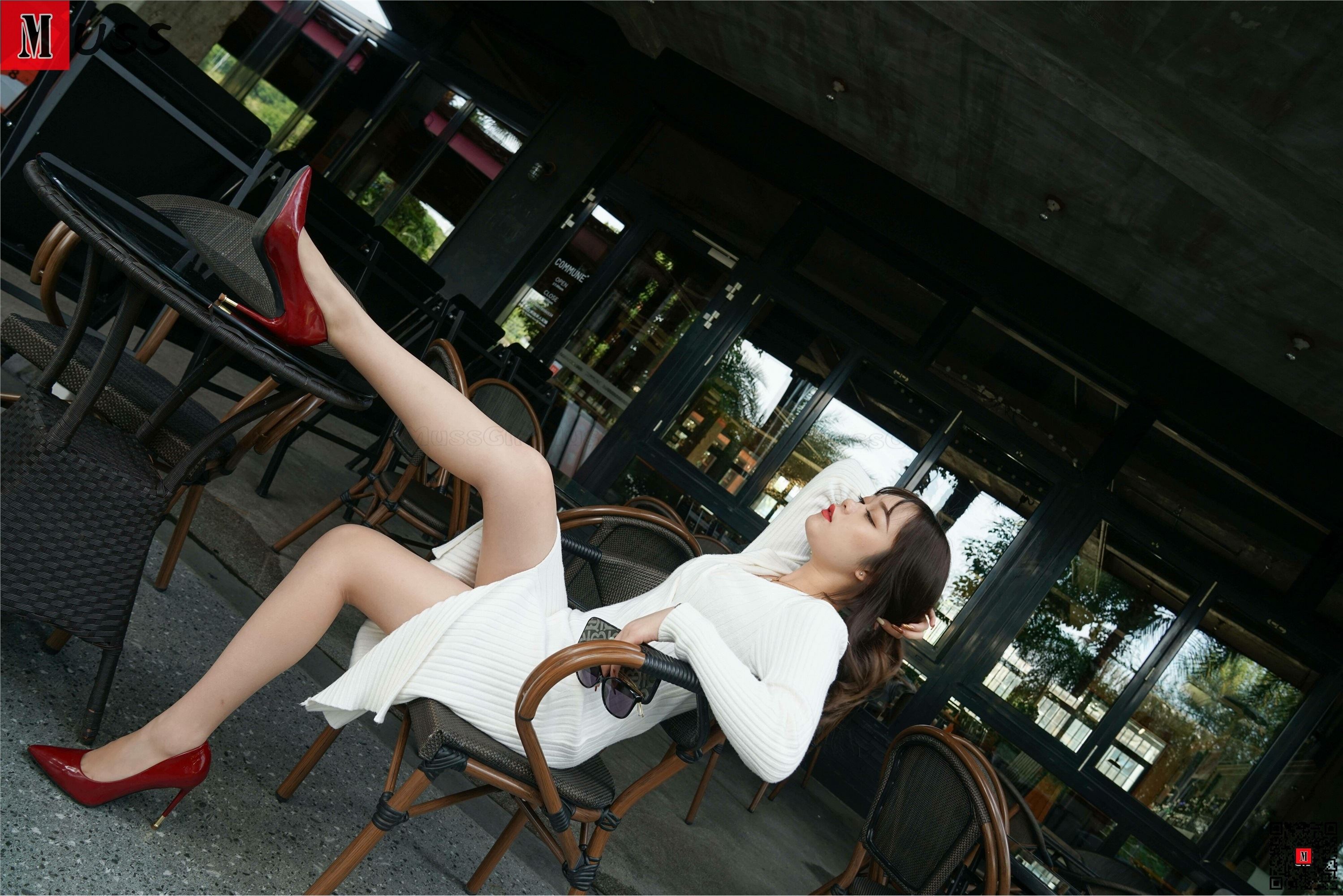 MussGirl慕丝女郎  NO.202 白色连衣裙高跟